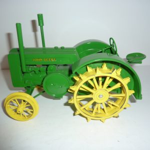 (102) SOLD- JOHN DEER - THE 4TH - MODEL-D -  JOHN DEER MADE. - ORIGINAL